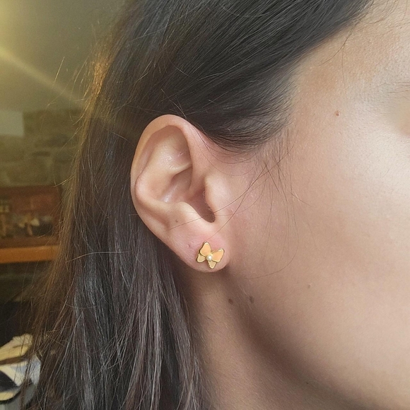 Vintage Dainty Tiny Butterfly Enamel Faux Pearl Stud Earrings - Picture 4 of 6